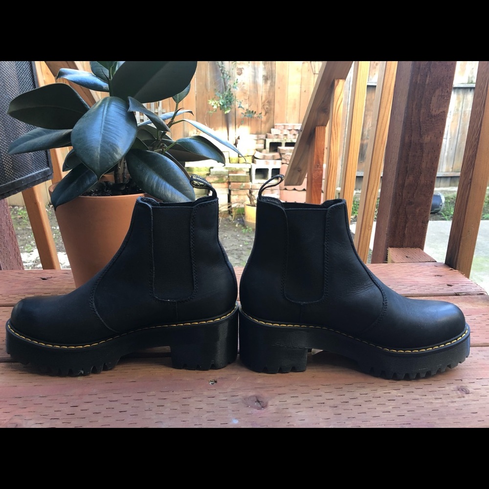 NEW Dr. Martens Cadence Greasy Heeled Chelsea Boot